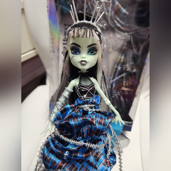 Stitched In Style Frankie Stein Doll - Picture 5 of 6